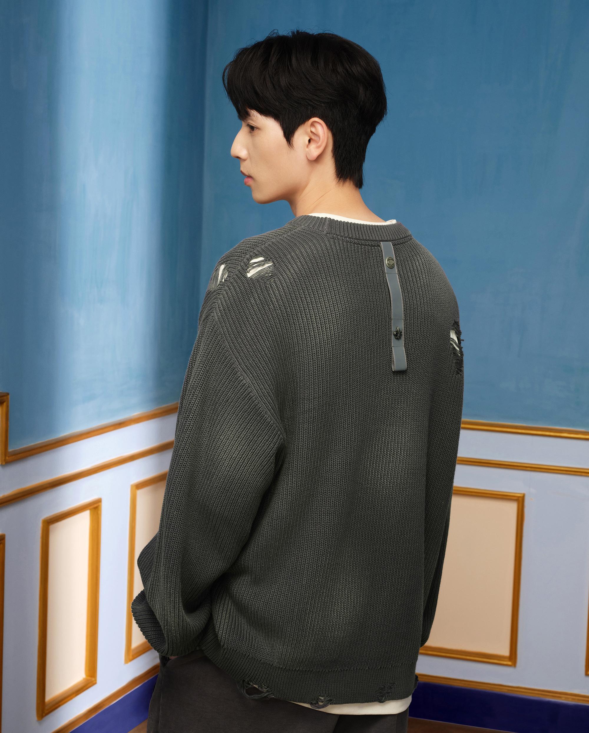 1010334-045 | MEN'S IRIS LOGO RIPPED COTTON SWEATER | DARK SHADOW - Image 2