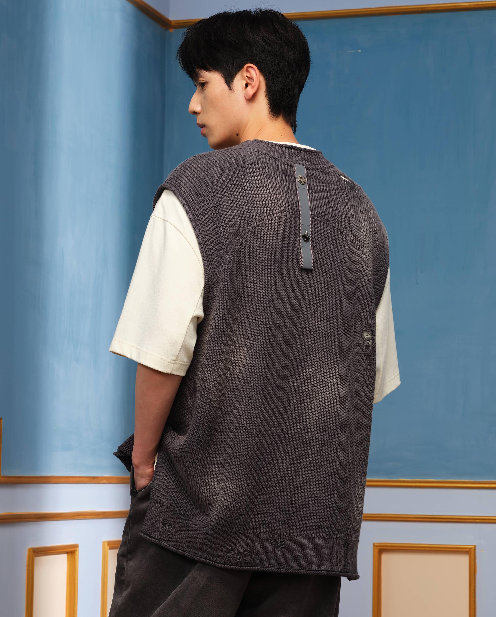 1010335-045 | MEN'S IRIS LOGO RIPPED COTTON SWEATER VEST | DARK SHADOW - Image 2