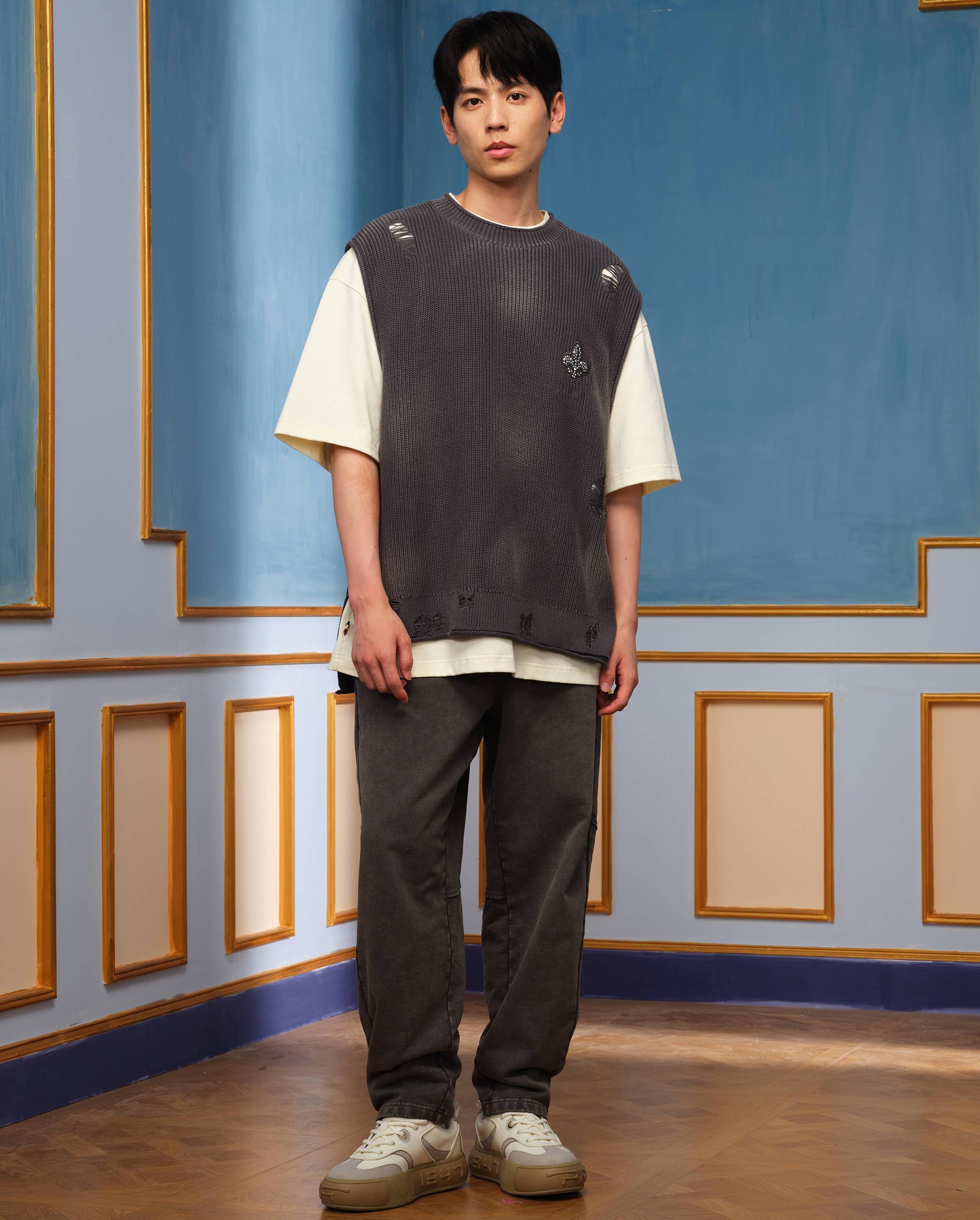 1010335-045 | MEN'S IRIS LOGO RIPPED COTTON SWEATER VEST | DARK SHADOW - Image 3