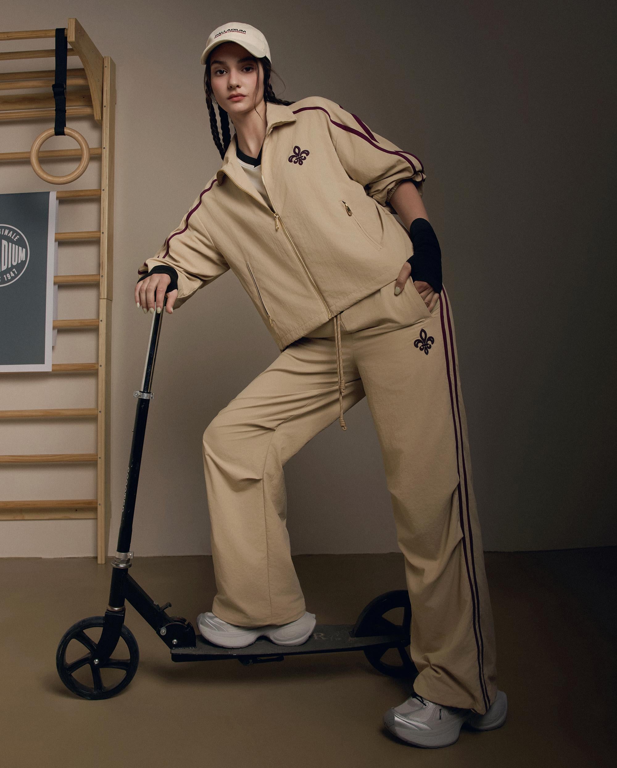1911943-158 | WOMEN'S IRIS LOGO SIDE STRIPES LOOSE FIT JACKET | MILK TEA - Image 2